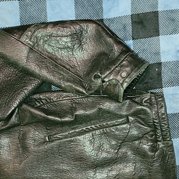 Vintage. 90s. Robert Comstock. Heavy leather bomber jacket. Men's size 44 Large - Picture 3 of 16